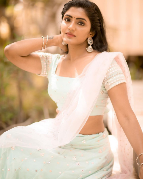 Eesha Rebba Hot Photos & Wallpapers for Mobile Download