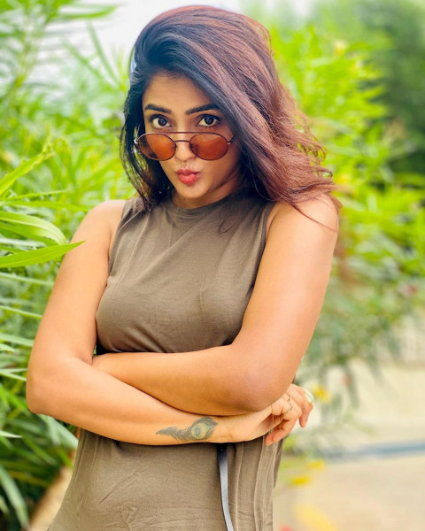 Eesha Rebba Photos Whatsapp Dp Wallpapers Mobile