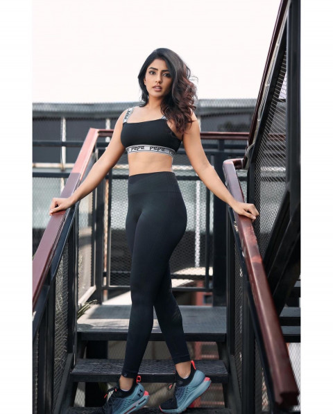 Eesha Rebba Photos Whatsapp Dp Wallpapers Mobile