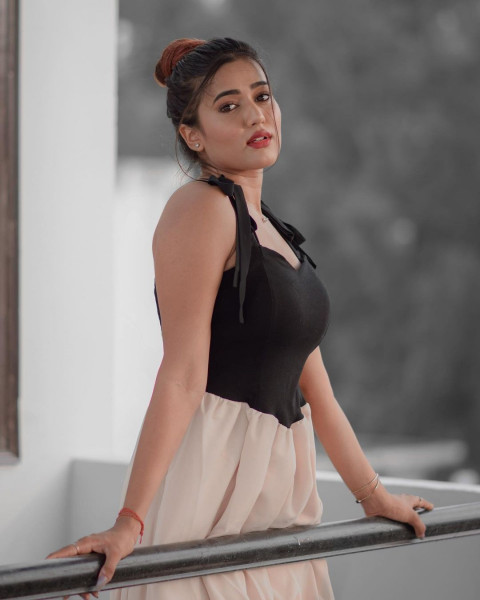Gima Ashi Model Wallpaper Download Free