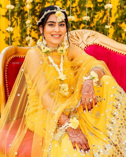 Haldi Photography Ideas For Wedding Pics