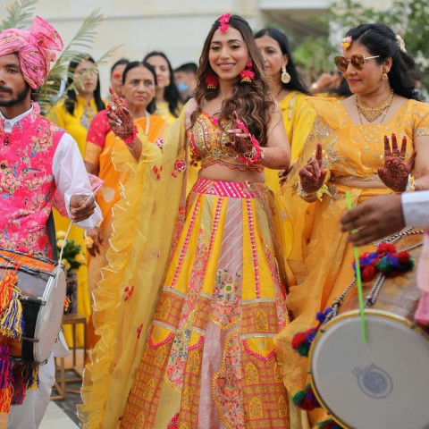 Haldi Pre Wedding Photoshoot Dresse Pictures HD