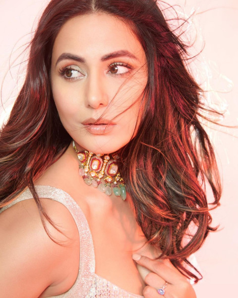 Hina Khan Cute Wallpaper Images Photos DP HD