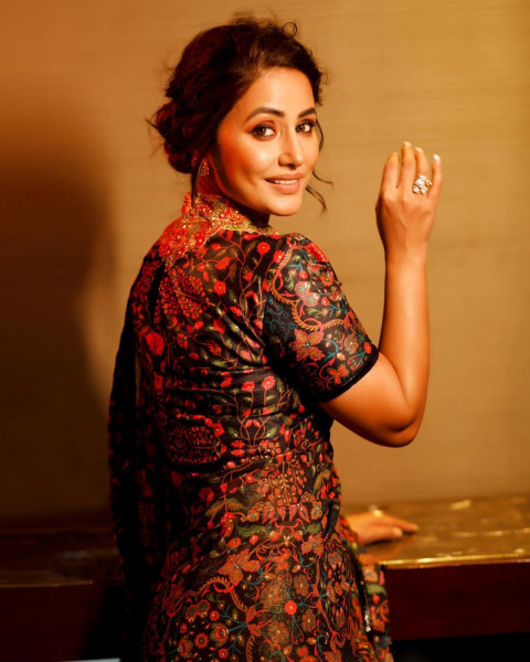 Hina Khan Cute Wallpaper Images Photos DP HD