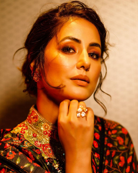 Hina Khan Cute Wallpaper Images Photos DP HD