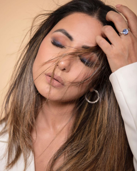 Hina Khan DP For Mobile Wallpaper Full HD