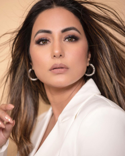 Hina Khan DP For Mobile Wallpaper Full HD