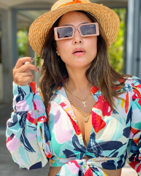 Hina Khan Sexy Wallpaper Photos DP Pics