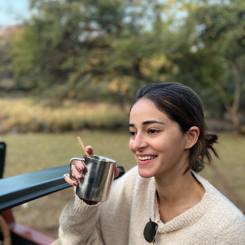Hot Ananya Panday Pictures Download Full HD WhatsApp Dp Pics