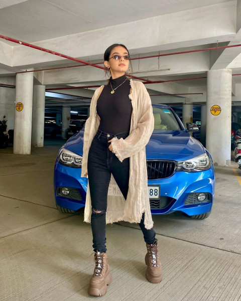 Hot Anushka Sen Full Hd Wallpaper For Mobile (1)