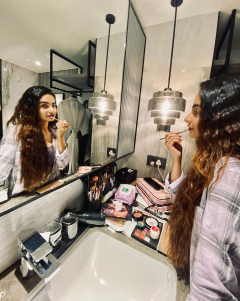 Hot Anushka Sen Full Hd Wallpaper For Mobile HD