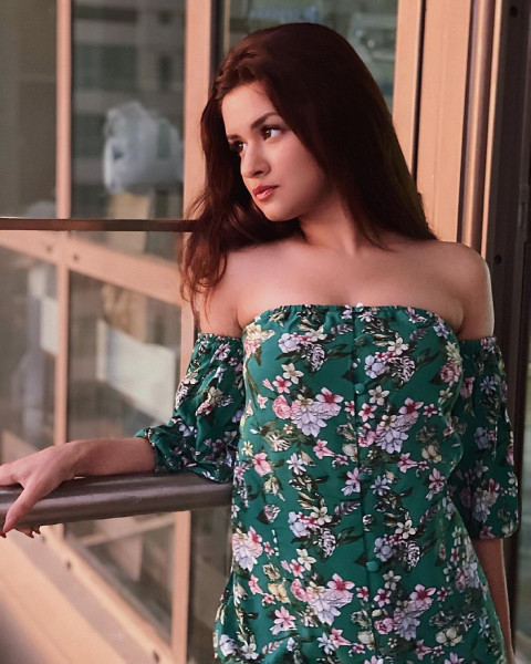 Hot Avneet Kaur Images Full HD Pictures