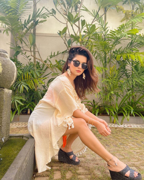 Hot Avneet kaur Wallpaper Images For Mobile Dp HD