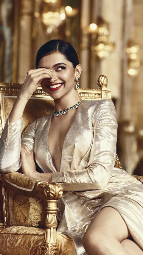 Hot Deepika Padukone Wallpaper DP Mobile Pics