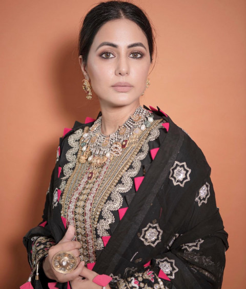 Hot Hina Khan Pictures For WhatsApp Images  DP