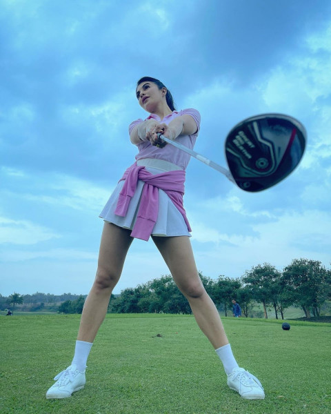 Hot Jacqueline Fernandez Dp Images For Mobile Wallpapers