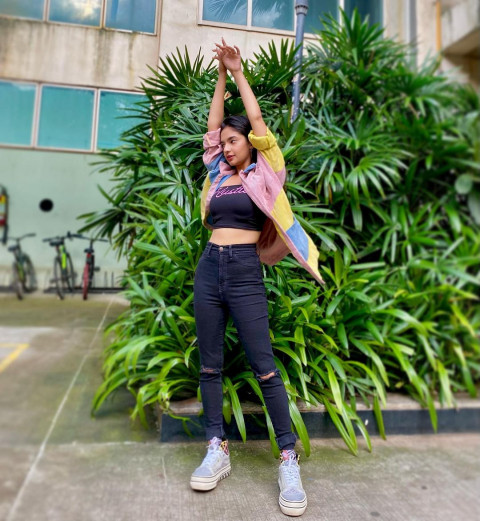 Hot look Anushka Sen Photos For Mobile Wallpaper (1)