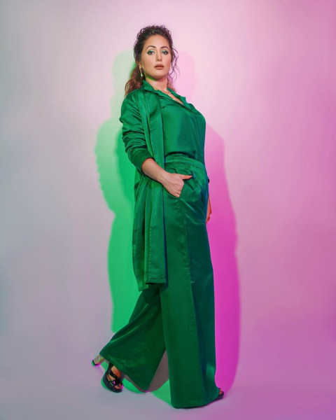 Hot Look Hina Khan Pics For Mobile Wallpaper