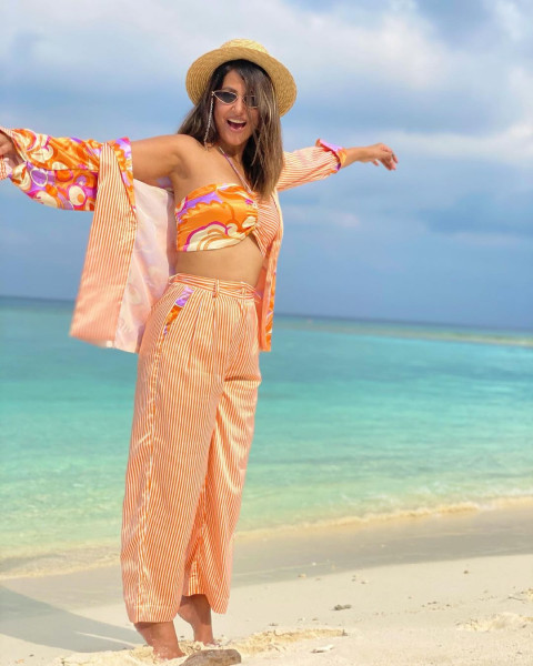 Hot Look Hina Khan Pics For Mobile Wallpaper  Full HD