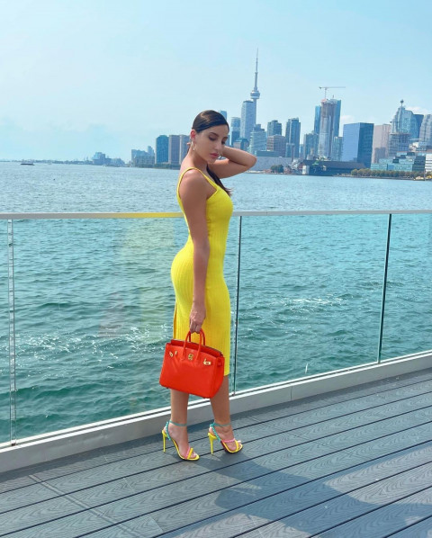 Hot Nora Fatehi Pictures HD For Mobile Wallpaper