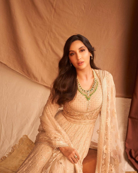 Hot Nora Fatehi Pictures HD For Mobile Wallpaper Free
