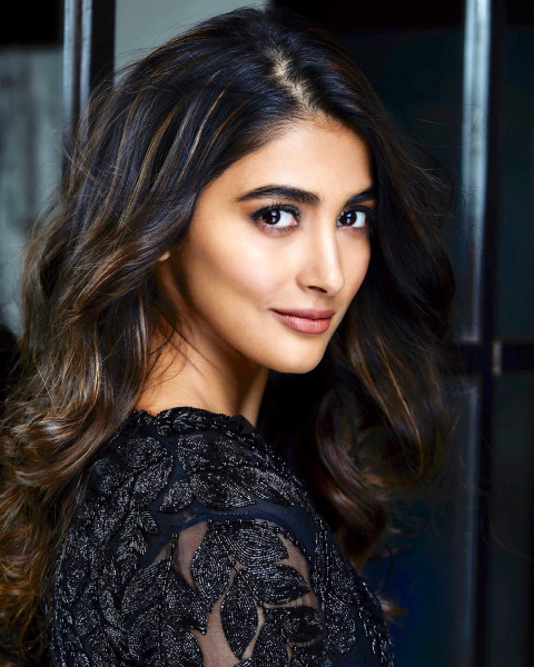 Hot Pooja Hegde Images Download HD Status Pictures WhatsApp