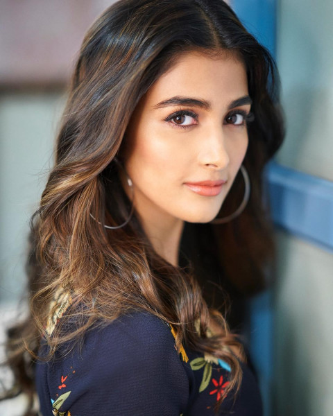 Hot Pooja Hegde Images Download HD Status Pictures WhatsApp