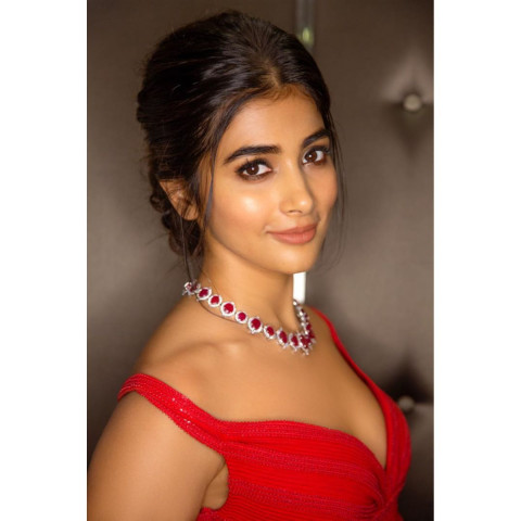 Hot Pooja Hegde Images Download HD Status Pictures WhatsApp