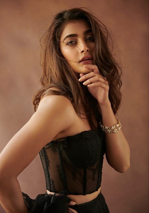 Hot Pooja Hegde Latest Pictures For Mobile Wallpaper Full HD