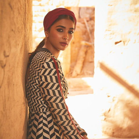 Hot Pooja Hegde Latest Pictures For Mobile Wallpaper Full HD