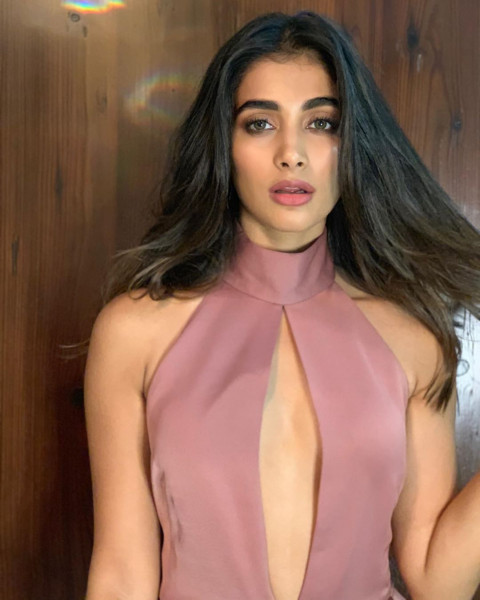 Hot Pooja Hegde Wallpapers Download Full HD Status Pictures
