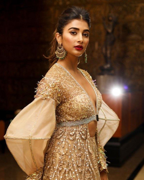 Hot Pooja Hegde Wallpapers Download Full HD Status Pictures