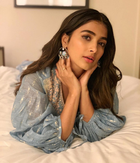 Hot Pooja Hegde Wallpapers Download Full HD Status Pictures