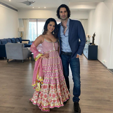 Hot Sunny Leone Wallpaper Pictures For Mobile Pic