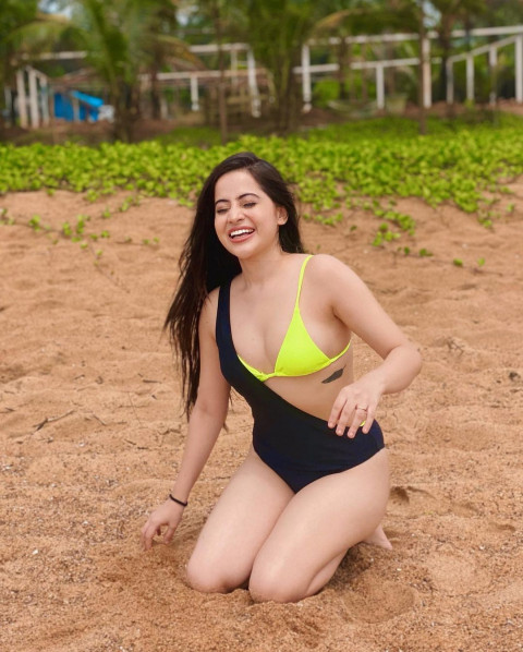 Hot Urfi Javed Beautiful Full HD Photos Mobile   Wallpapers