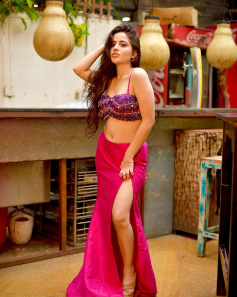 Hot Urfi Javed Beautiful HD Pictures Mobile   Wallpapers