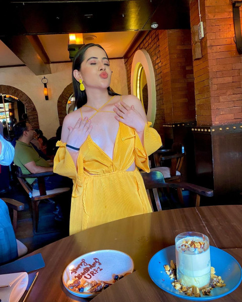 Hot Urfi Javed Beautiful HD Pictures Mobile   Wallpapers