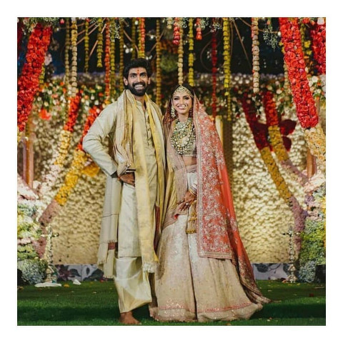 Ideas for Couple Poses in Indian Weddings Pictures
