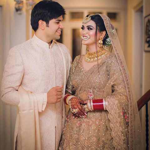 Ideas for Couple Poses in Indian Weddings Pictures
