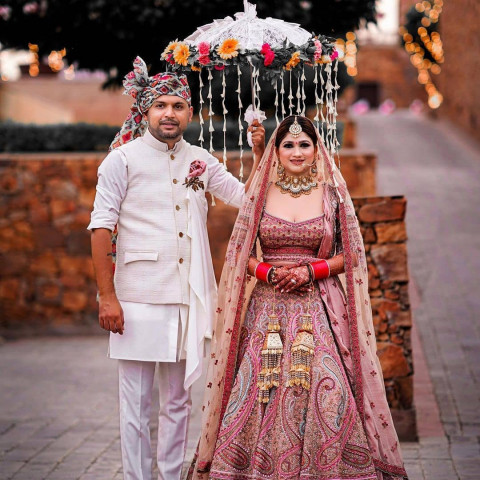 Ideas for Couple Poses in Indian Weddings Pictures
