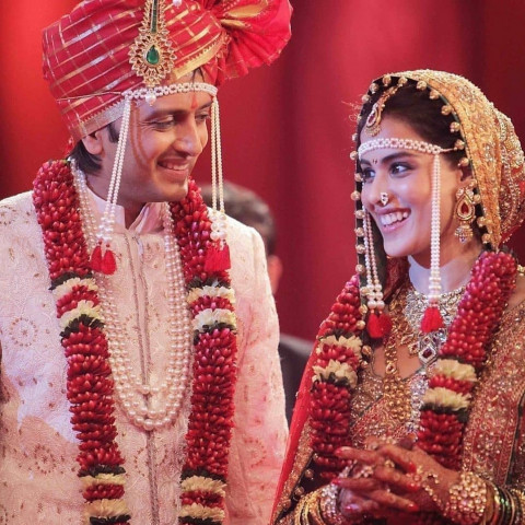 Ideas for Couple Poses in Indian Weddings Pictures
