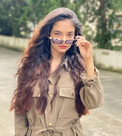 Indian Model Anushka Sen Wallpaper New