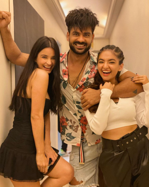 Indian Tv Star Anushka Sen Wallpaper Pic