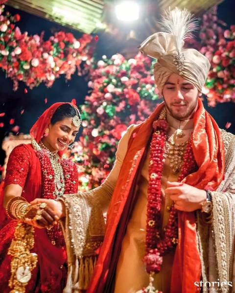 Indian Wedding Couple Photoshoot Pose Ideas Wallpaper HD