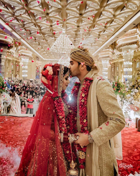 Indian Wedding Couple Photoshoot Pose Ideas Wallpaper HD