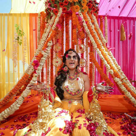 Indian Wedding Photoshoot Pose Ideas For Girls Picstures