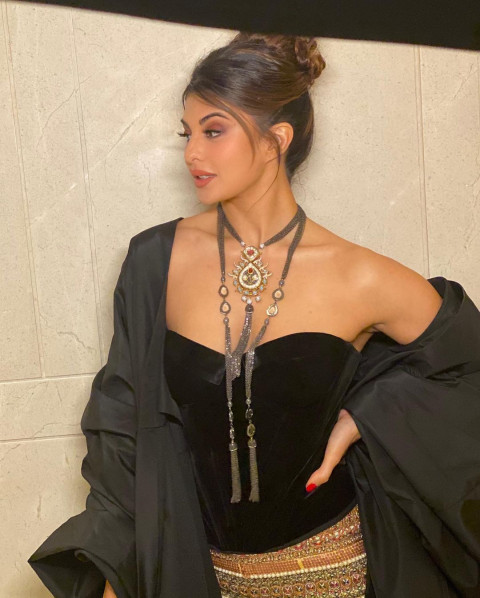 Jacqueline Fernandez Hot Beautiful Pics Wallpaper