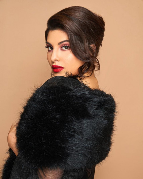 Jacqueline Fernandez Hot Beautiful Pics Wallpaper