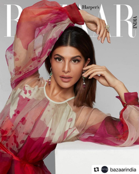 Jacqueline Fernandez Hot HD Photos Wallpaper for Mobile