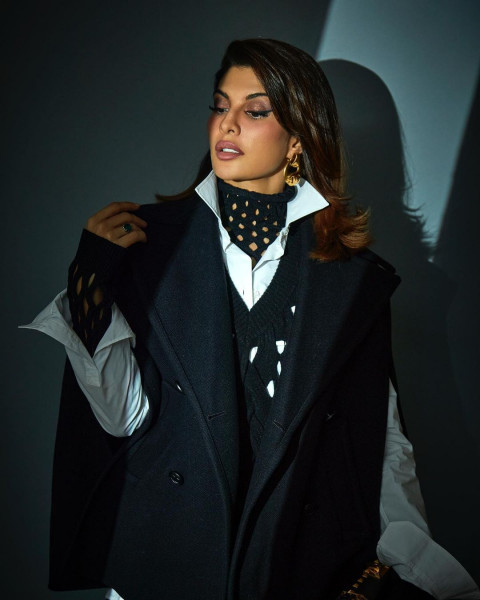 Jacqueline Fernandez Latest Hot Photos & Mobile Wallpapers